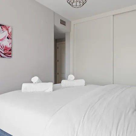Lovely 2-bed 10 Mins Walk From Puerto Banus Appartement Marbella