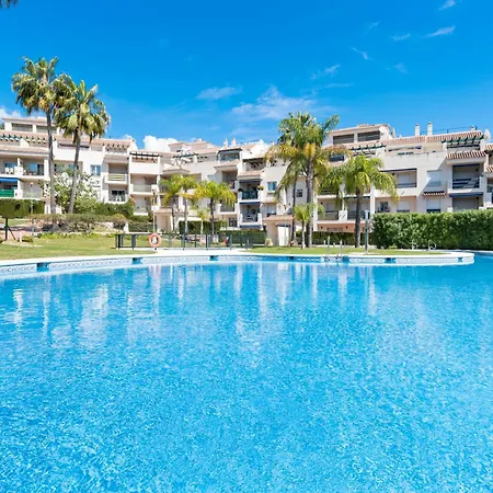 Lovely 2-bed 10 Mins Walk From Puerto Banus Appartement