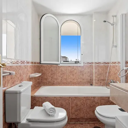 Lovely 2-bed 10 Mins Walk From Puerto Banus * Marbella