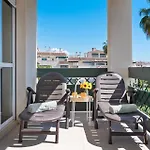 Lovely 2-bed 10 Mins Walk From Puerto Banus Appartement *