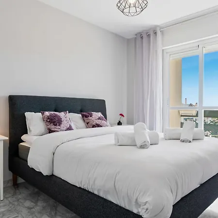 Lovely 2-bed 10 Mins Walk From Puerto Banus