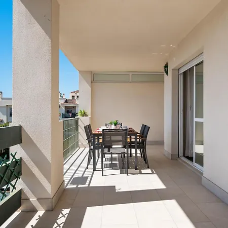 Lovely 2-bed 10 Mins Walk From Puerto Banus