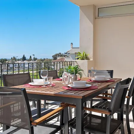 Lovely 2-bed 10 Mins Walk From Puerto Banus *