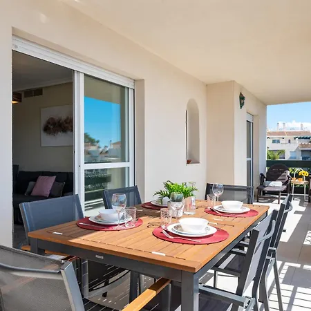 Lovely 2-bed 10 Mins Walk From Puerto Banus *