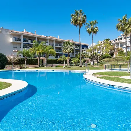 Lovely 2-bed 10 Mins Walk From Puerto Banus Lejlighed