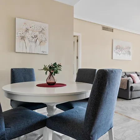 Lovely 2-bed 10 Mins Walk From Puerto Banus *