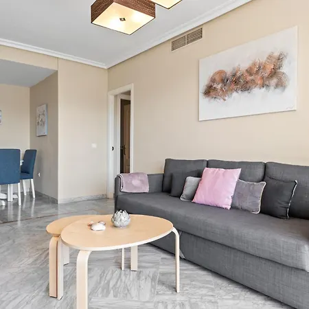 Daire Lovely 2-bed 10 Mins Walk From Puerto Banus Marbella