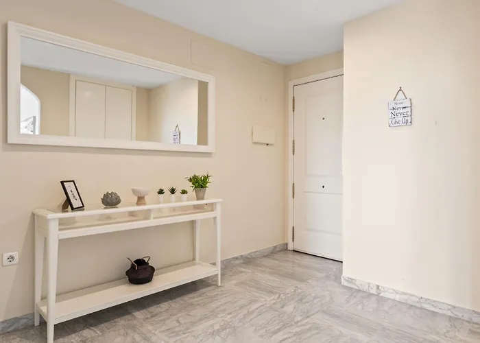 Apartment Lovely 2-bed 10 Mins Walk From Puerto Banus