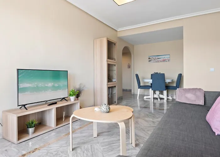 Apartment Lovely 2-bed 10 Mins Walk From Puerto Banus *