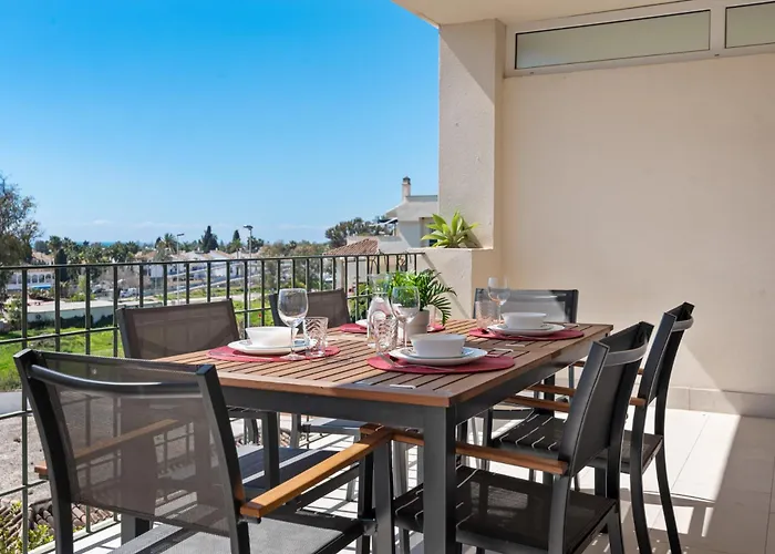 Lovely 2-bed 10 Mins Walk From Puerto Banus *