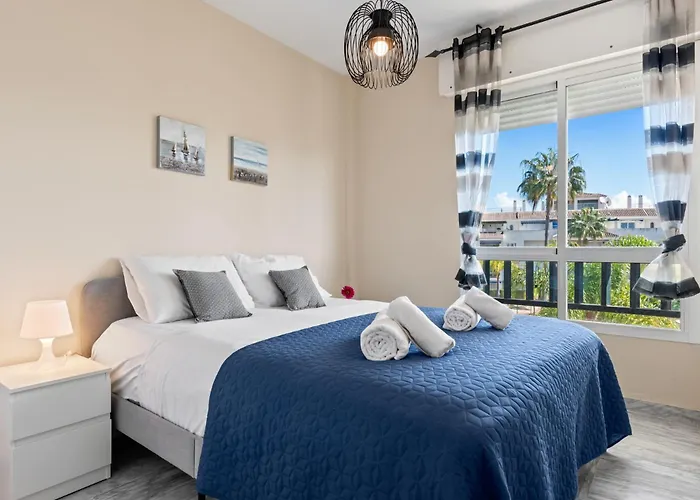 Lovely 2-bed 10 Mins Walk From Puerto Banus Apartment