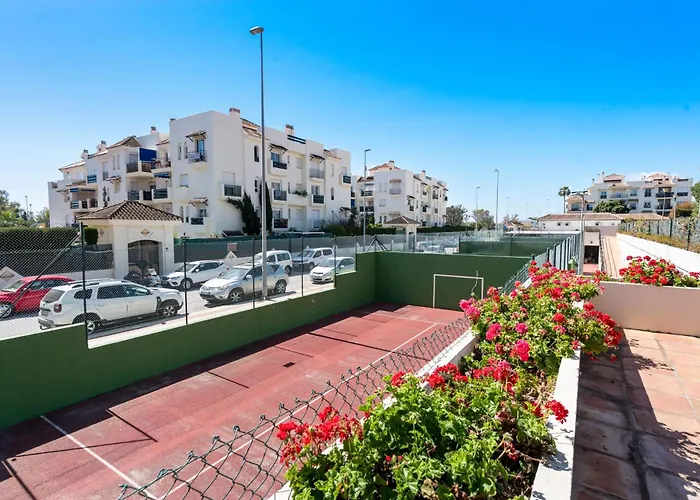 Daire Lovely 2-bed 10 Mins Walk From Puerto Banus