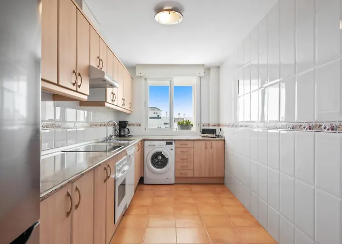 Daire Lovely 2-bed 10 Mins Walk From Puerto Banus *