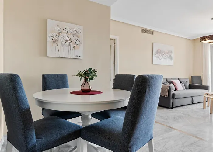 Lovely 2-bed 10 Mins Walk From Puerto Banus *