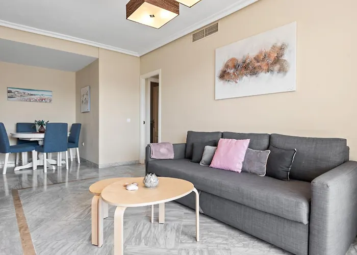 Apartment Lovely 2-bed 10 Mins Walk From Puerto Banus Marbella