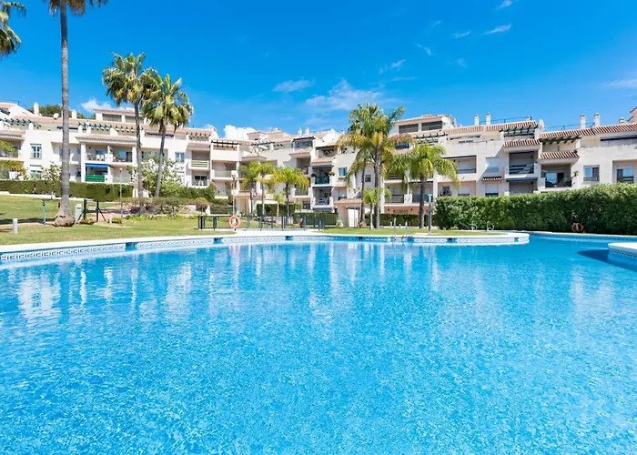 Lovely 2-bed 10 Mins Walk From Puerto Banus Daire