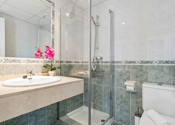 Lovely 2-bed 10 Mins Walk From Puerto Banus * Marbella