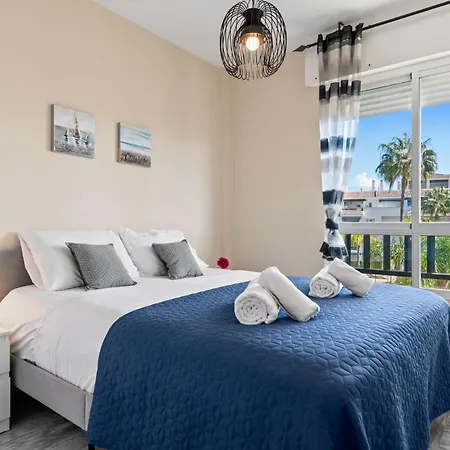 Lovely 2-bed 10 Mins Walk From Puerto Banus Appartement