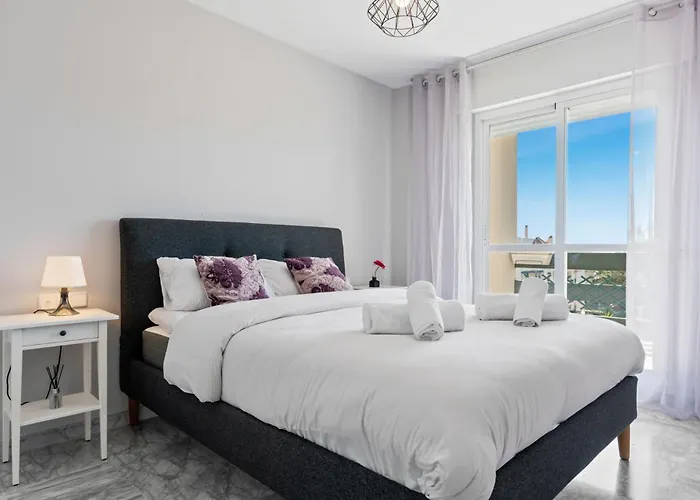 Lovely 2-bed 10 Mins Walk From Puerto Banus