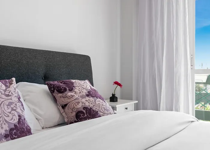 Lovely 2-bed 10 Mins Walk From Puerto Banus Appartement Marbella
