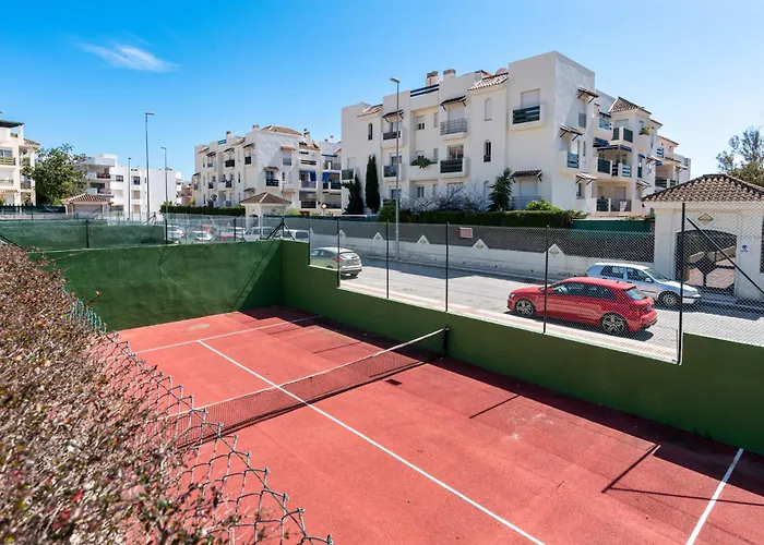 Lovely 2-bed 10 Mins Walk From Puerto Banus Appartement *