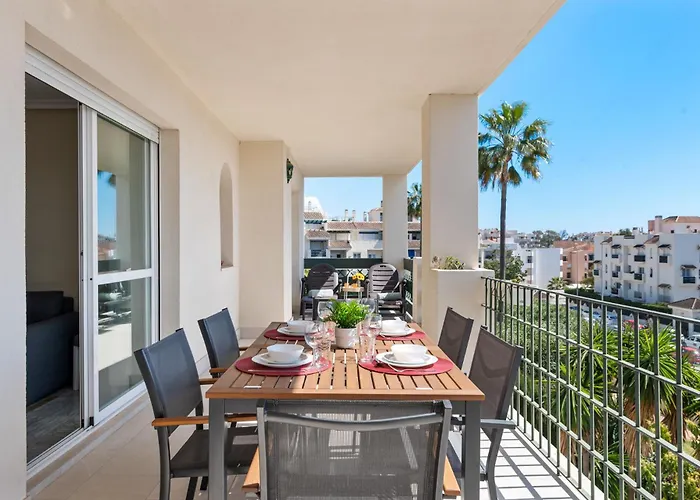 Apartment Lovely 2-bed 10 Mins Walk From Puerto Banus Marbella