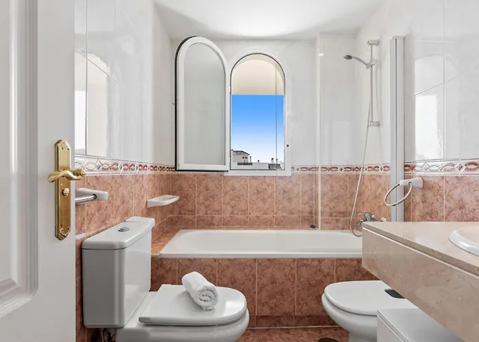 Lovely 2-bed 10 Mins Walk From Puerto Banus * Marbella