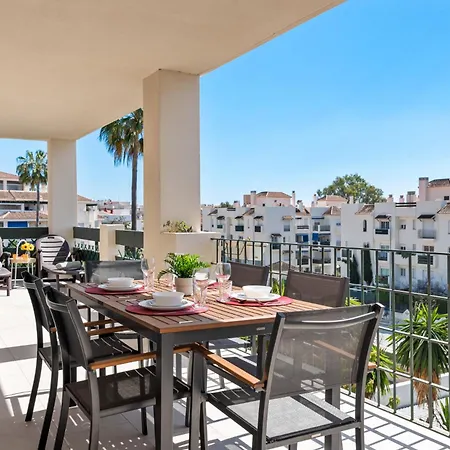 Lovely 2-bed 10 Mins Walk From Puerto Banus *