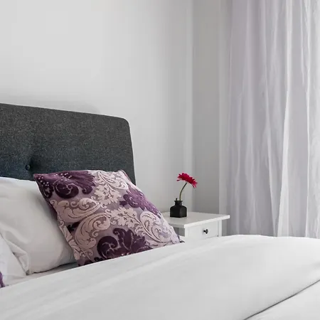 Lovely 2-bed 10 Mins Walk From Puerto Banus Апартаменти Марбелья