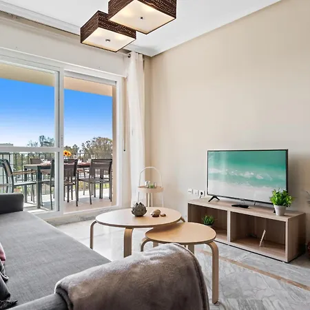 Lovely 2-bed 10 Mins Walk From Puerto Banus Апартаменти