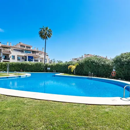 Lovely 2-bed 10 Mins Walk From Puerto Banus *