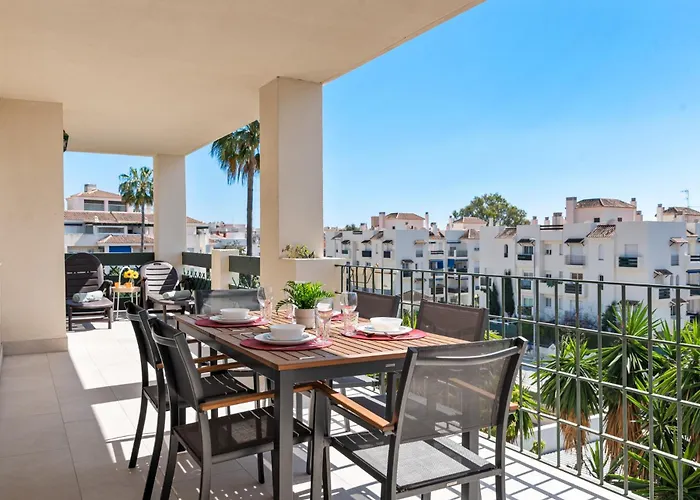 Lovely 2-bed 10 Mins Walk From Puerto Banus *