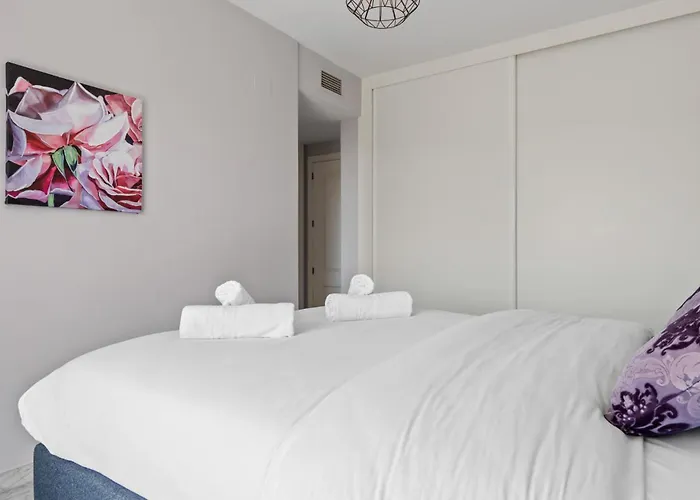 Lovely 2-bed 10 Mins Walk From Puerto Banus アパート マルベーリャ