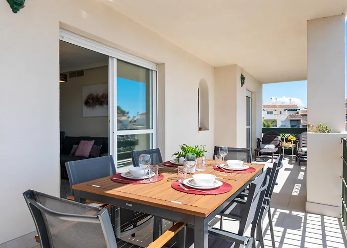 Lovely 2-bed 10 Mins Walk From Puerto Banus *