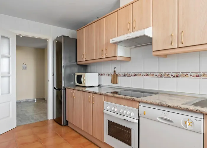 Lovely 2-bed 10 Mins Walk From Puerto Banus *