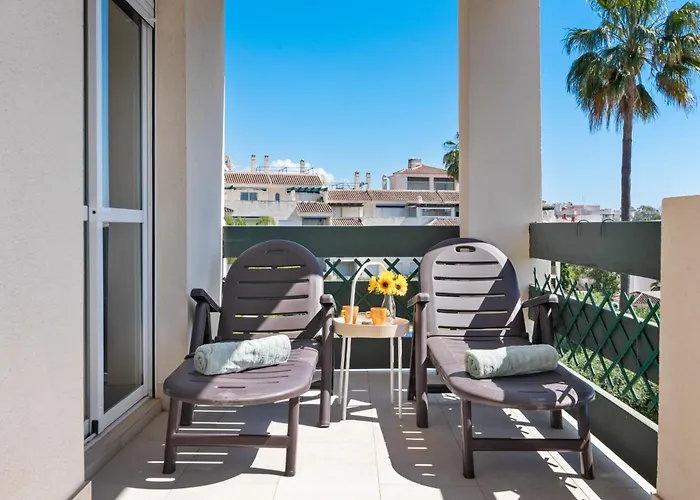 Lovely 2-bed 10 Mins Walk From Puerto Banus アパート *