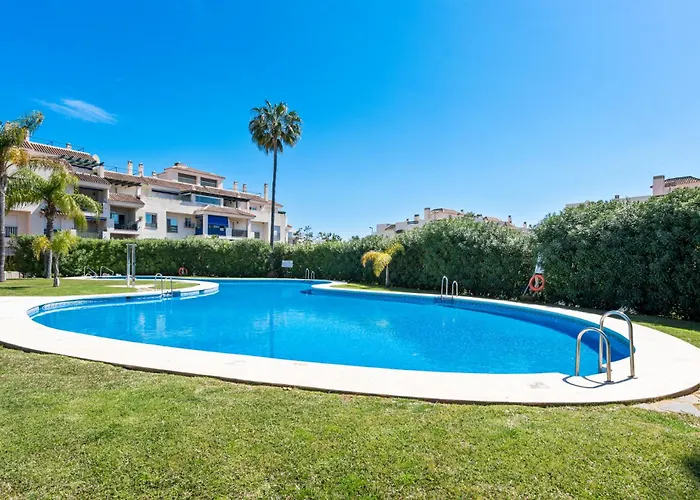Lovely 2-bed 10 Mins Walk From Puerto Banus *